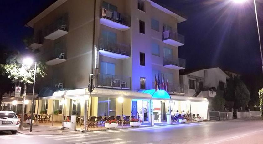 Hotel Fornaro Caorle Dış mekan fotoğraf